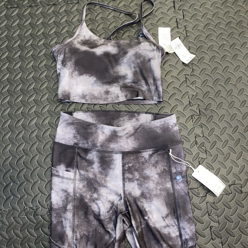 Holloster Gillian Hicks workout set